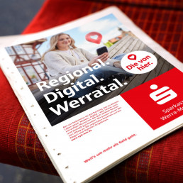 Zeitungsanzeige der Sparkasse Werra-Mei&szlig;ner im Look der Kampagne Die von hier.
