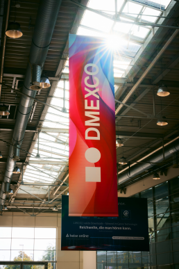 L Banner, Kölnmesse Boulevard, Logo, Anwendung Gestaltungselemente