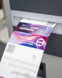 Design des Ausweises für die Messe, Veranstaltungsausweis der DMEXCO, Bewerbung der Veranstaltungen der DMEXCO, Werbefläche auf Ausweis