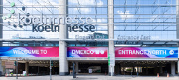 Beschilderung des Eingang Ost der Kölnmesse, Veranstaltungsbanner, Leitsystem, Willkommen-Schild der DMEXCO