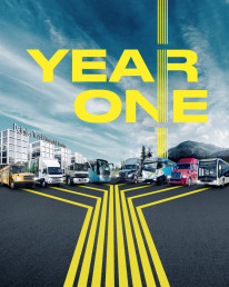 Familyshot der Daimler Truck LKWs und Busse f&uuml;r das Year One Event
