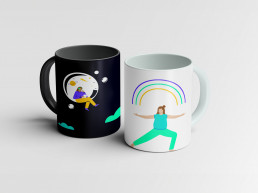 Zwei Tassen mit den Illustrationen, Dunkle Tasse mit einer Frau die im Mond sitzt, wei&szlig;e Tasse mit Frau in Yogapose und Regenbogen