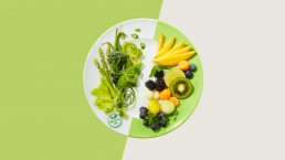 Grafik für die Fachmesse Organic, Anuga, Grüner und grauer Hintergrund, zwei halbe Teller die einen ganzen Bilden, diverses Obst und Gemüse